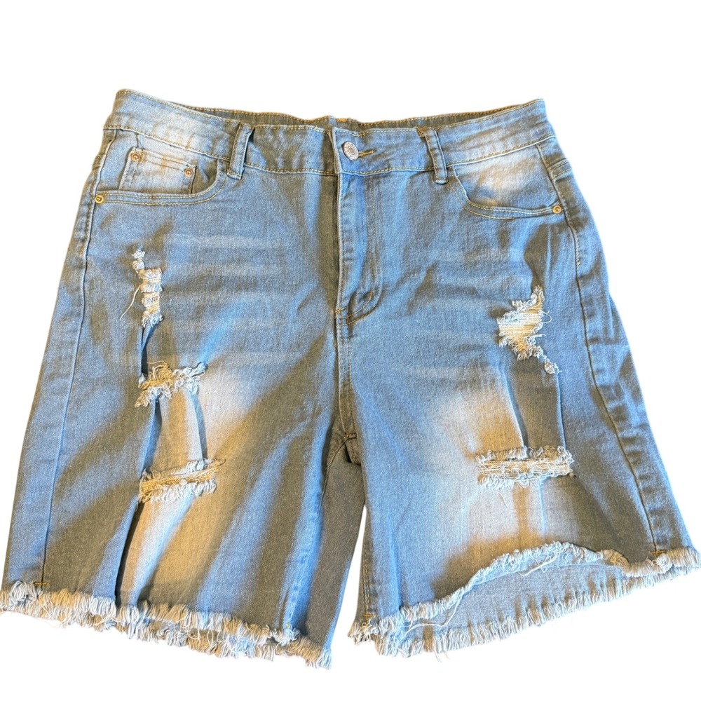 Denim Shorts Medium (Sz 8-10) Distressed NWOT Frayed Hem Light Wash